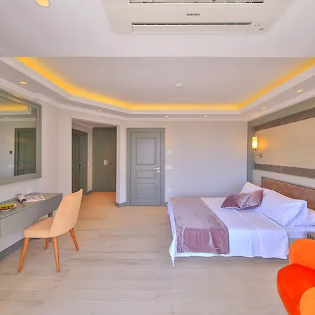 Samira & Aparts & Kalkan
